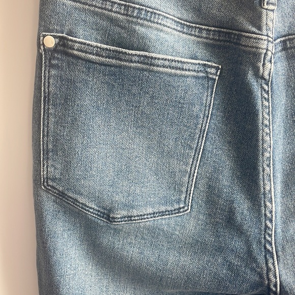 Judy Blue High Waist Relaxed Fit - Non Distressed Jeans - Picture 3 of 7